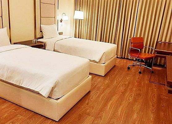 KAY-EM SPECTRA HOTEL Superior Twin 4