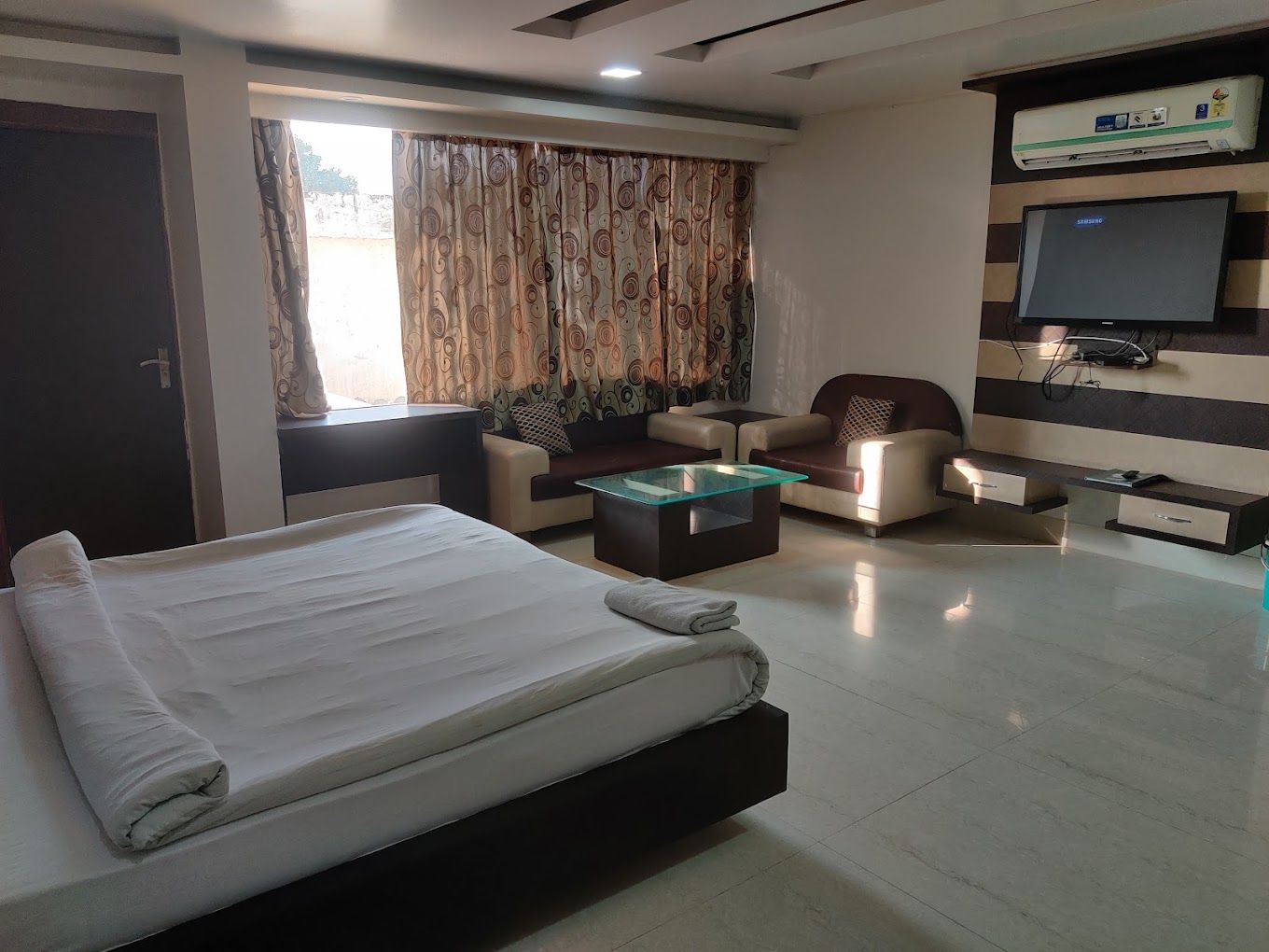 Deluxe AC Room
