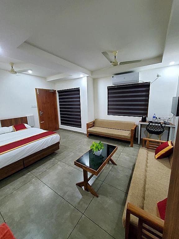  Halo Residency Deluxe Double Room with Balcony 2