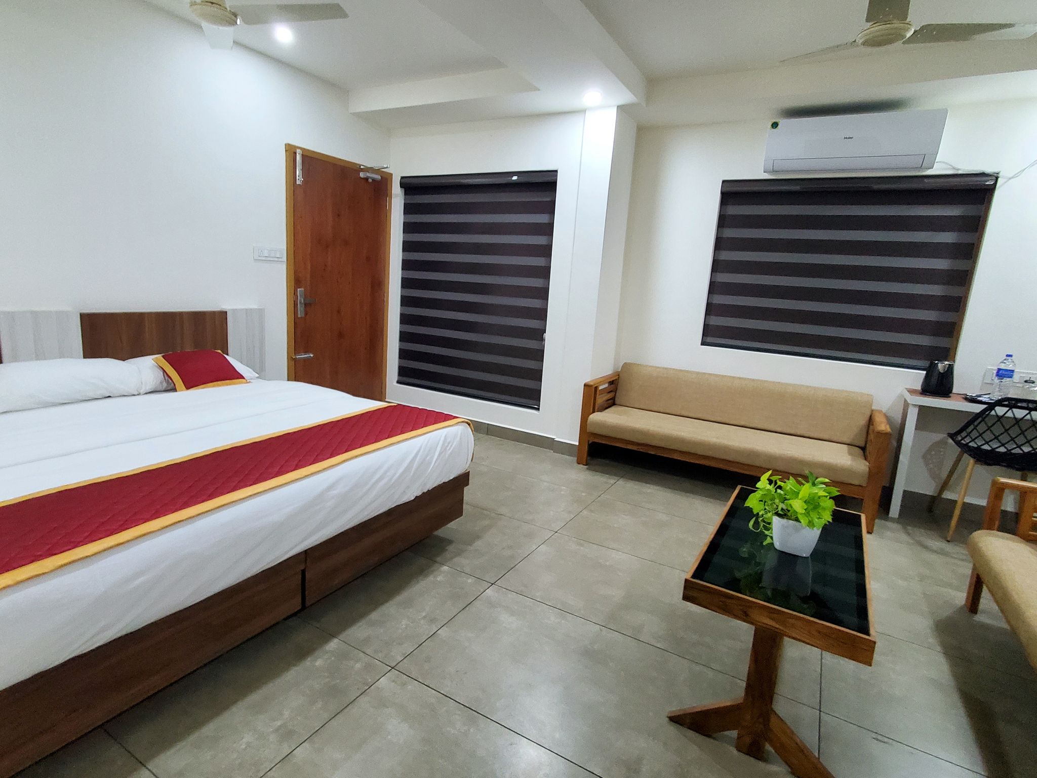  Halo Residency Deluxe Double Room with Balcony 5