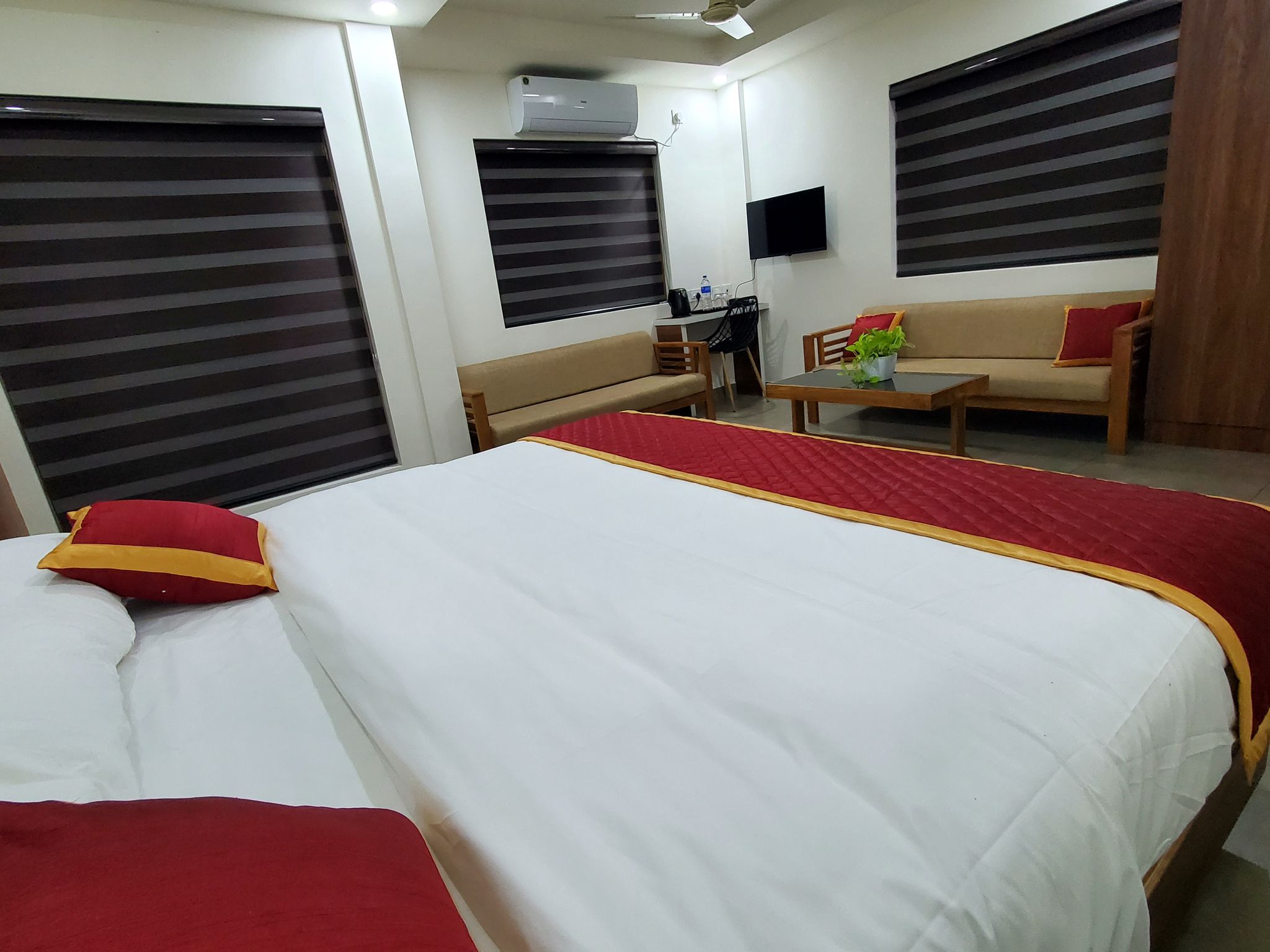  Halo Residency Deluxe Double Room with Balcony 4