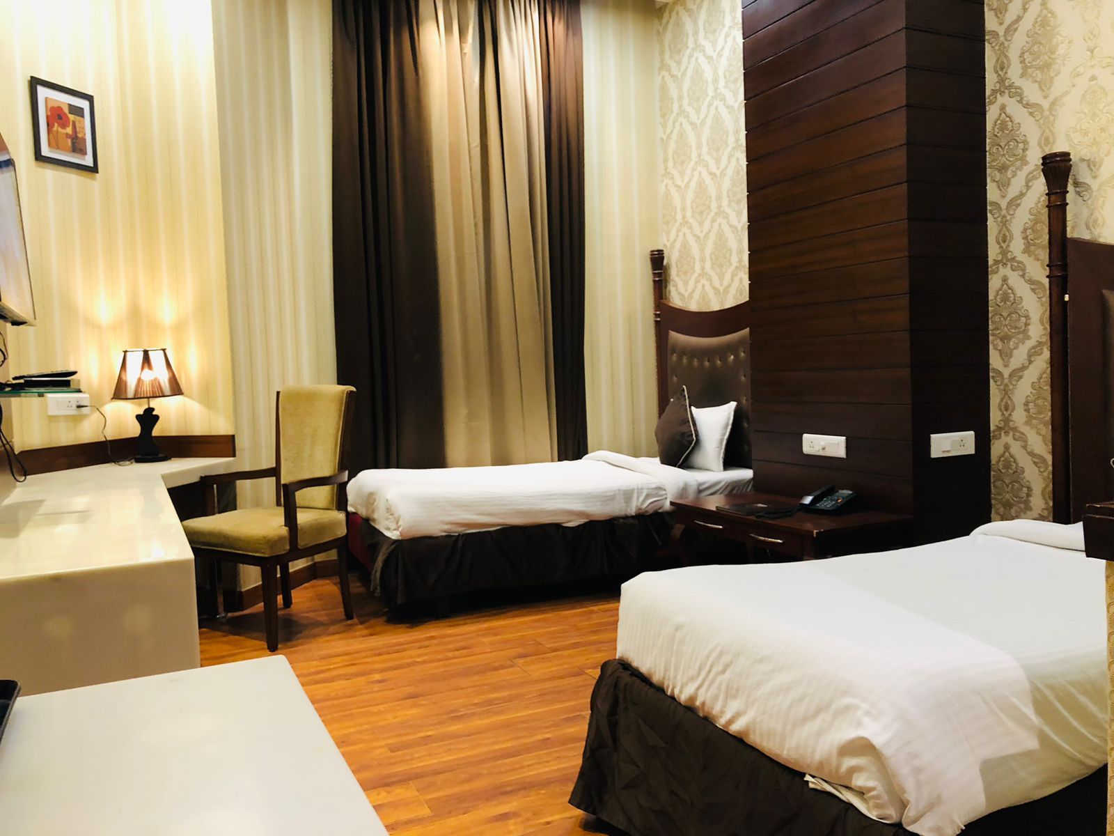 HOTEL VRC Executive Room 8