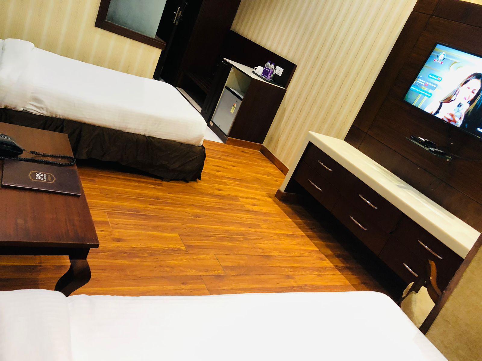 HOTEL VRC Executive Room 12