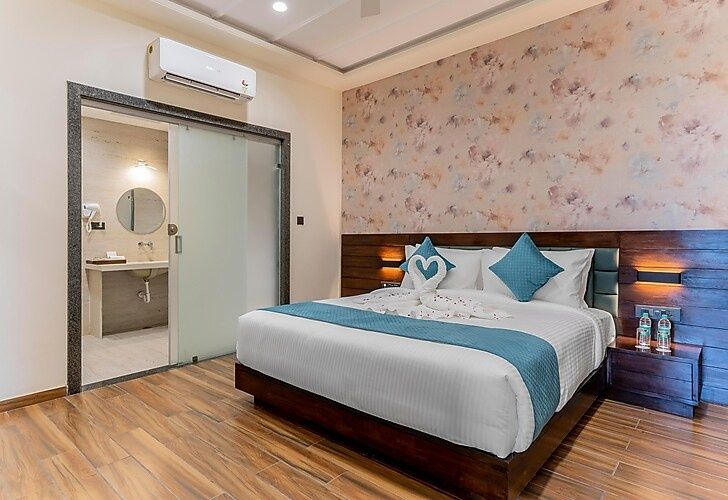Suite, Lake View