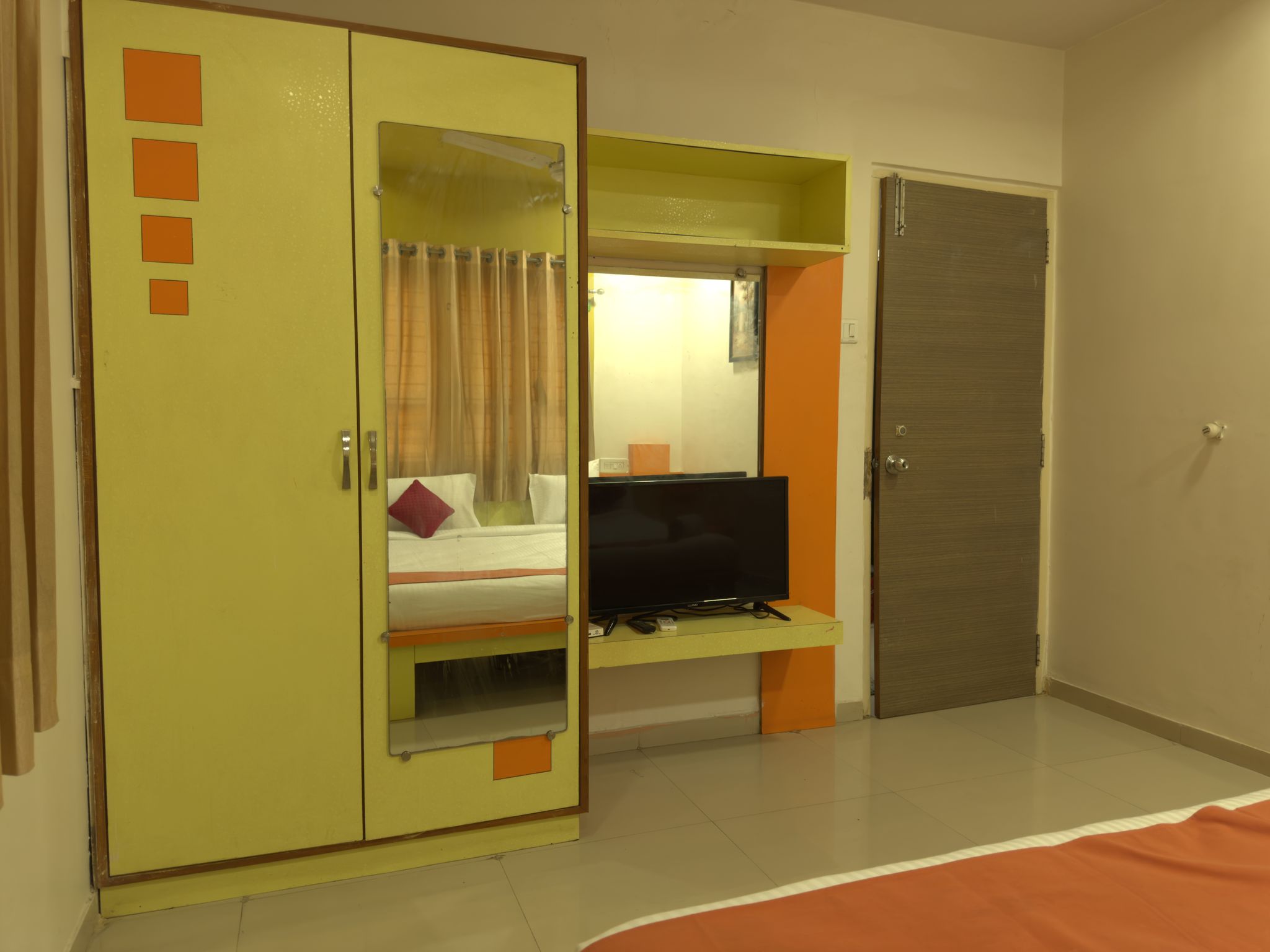 Nilkanth Resort - Best Resort in Anand Deluxe AC Room 9