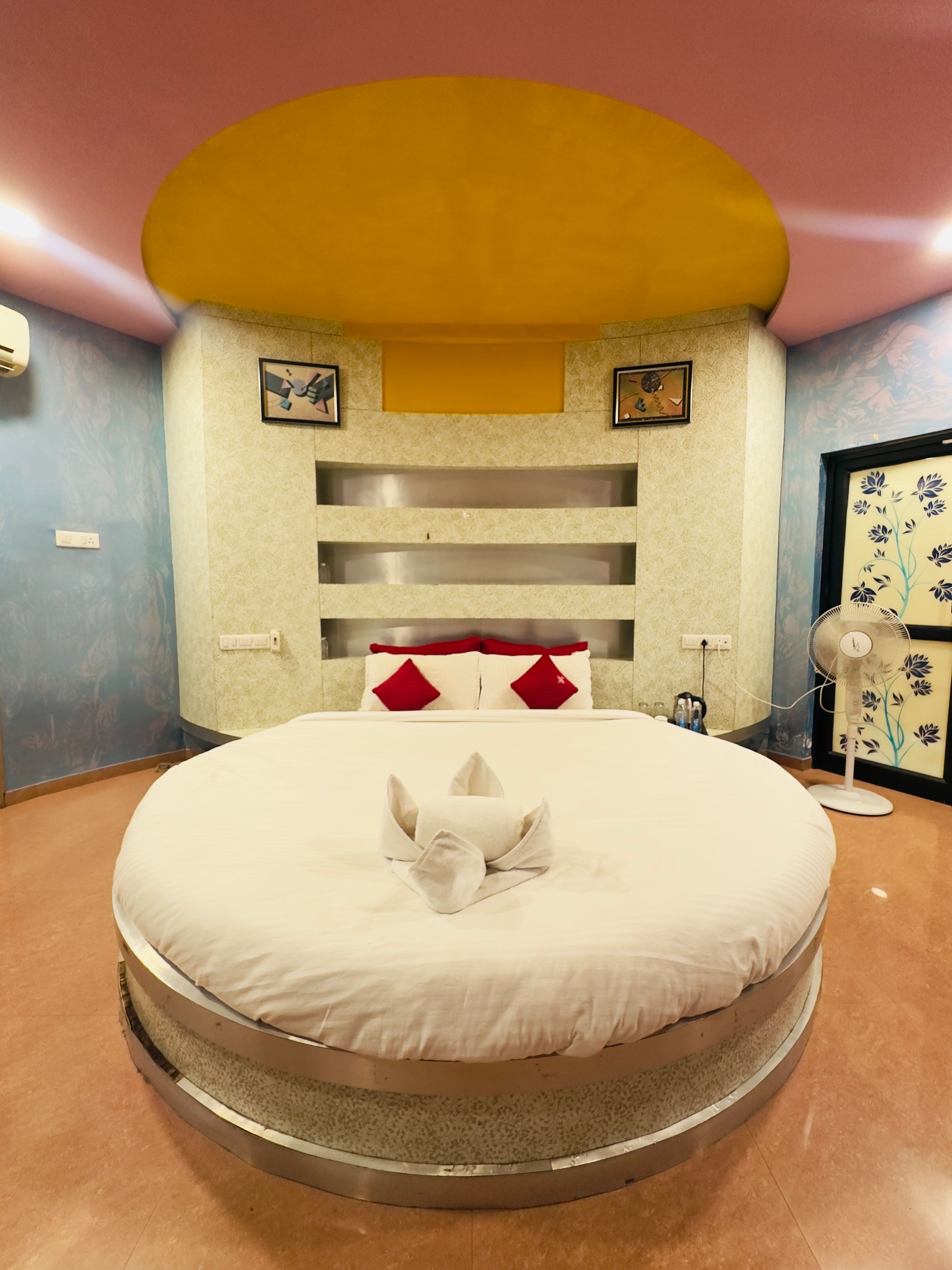 Honeymoon Suite