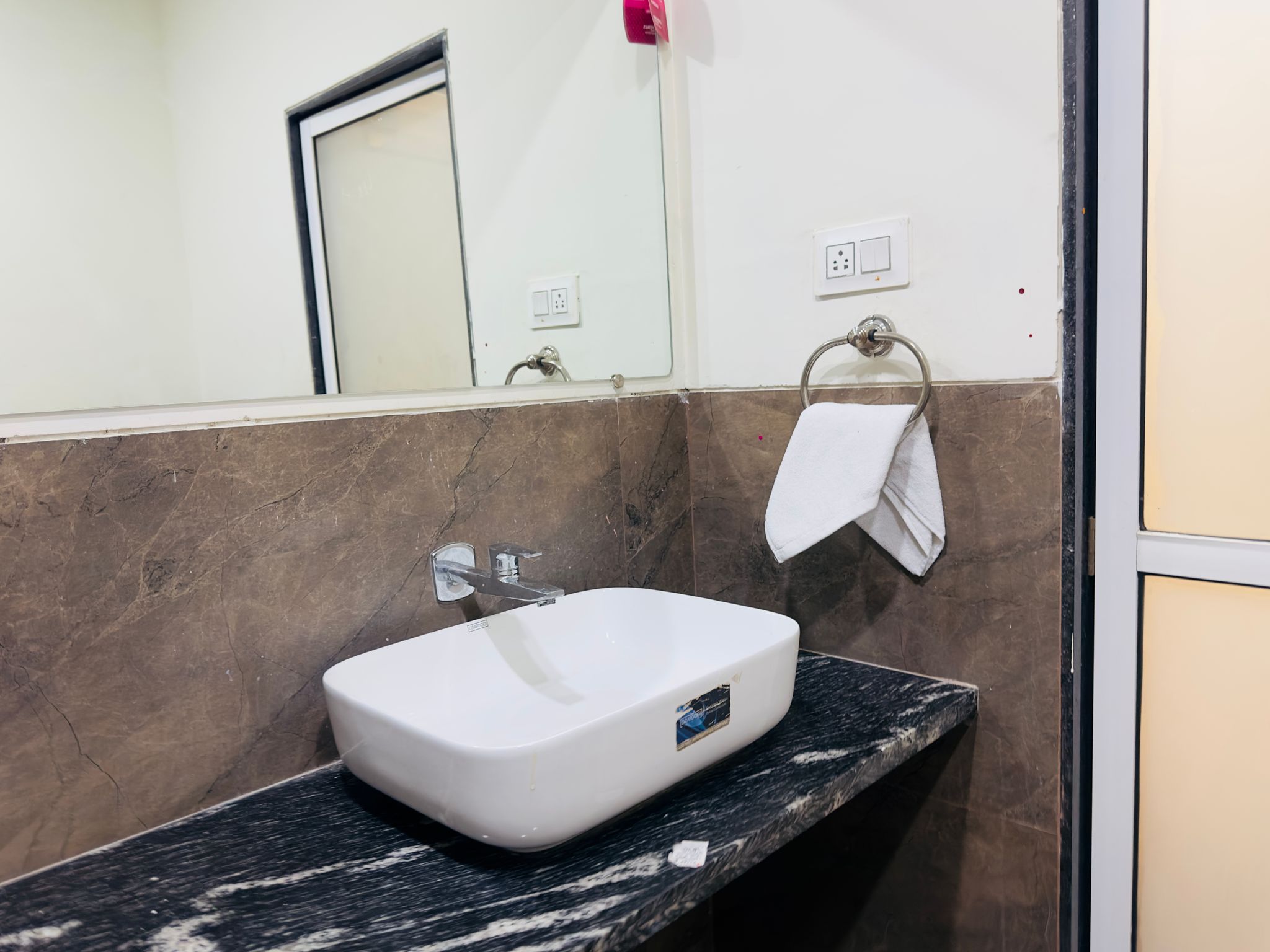 Nilkanth Resort - Best Resort in Anand Deluxe AC Room 8