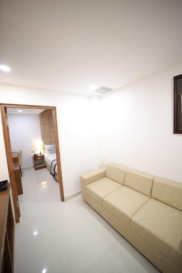 Royal Residency Suite Room 9