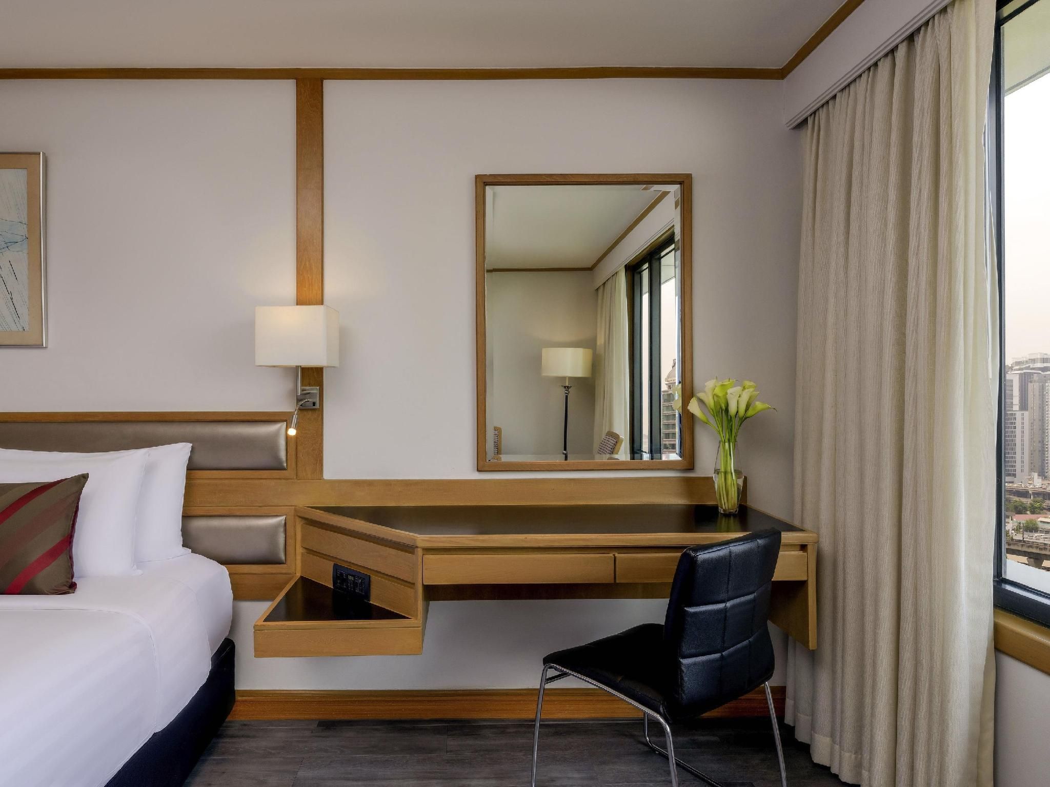 Grand Mercure Bangkok Atrium Superior Room with 1 King Bed 2