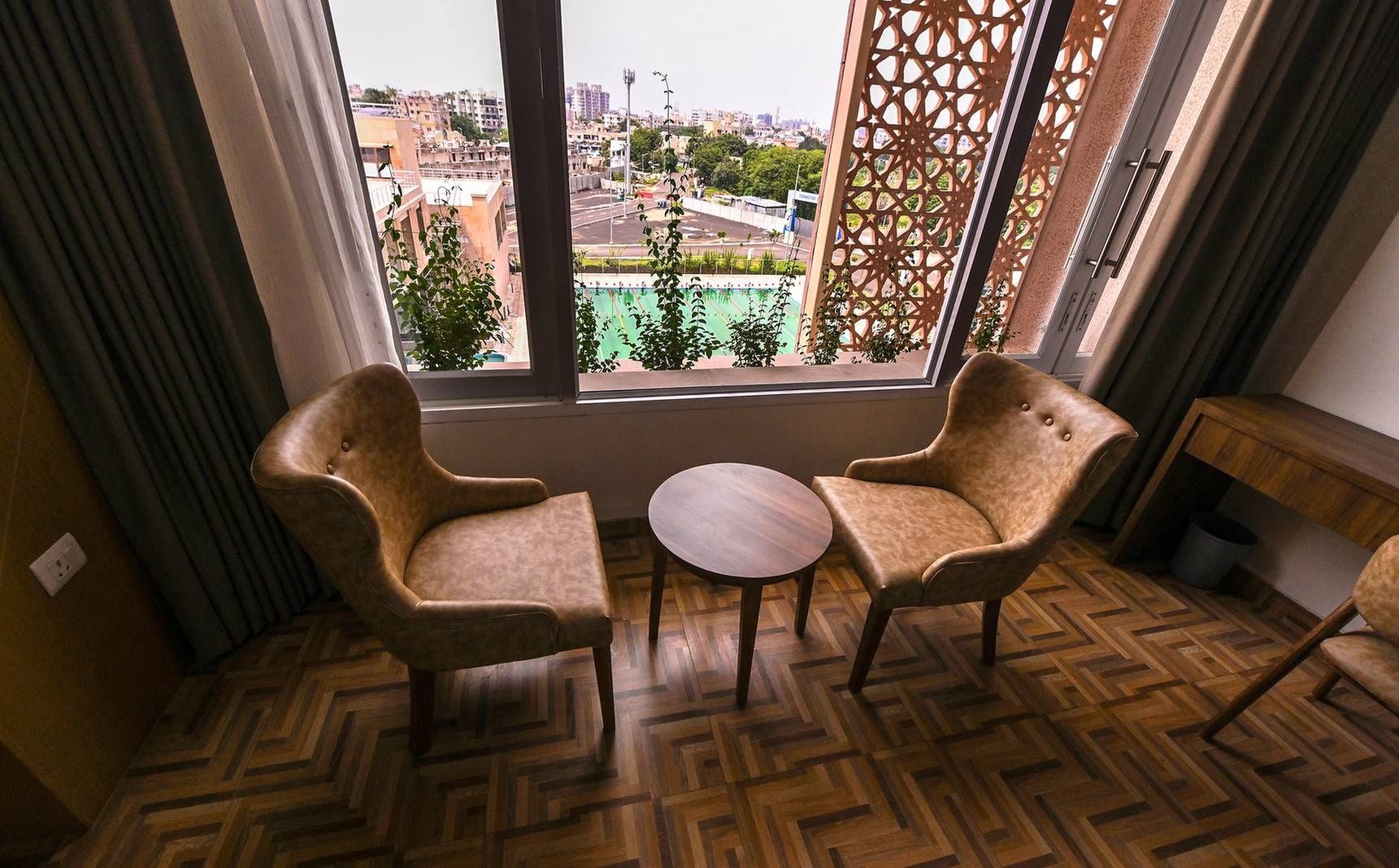 1 King Bed, Executive Suite - Smoking Room