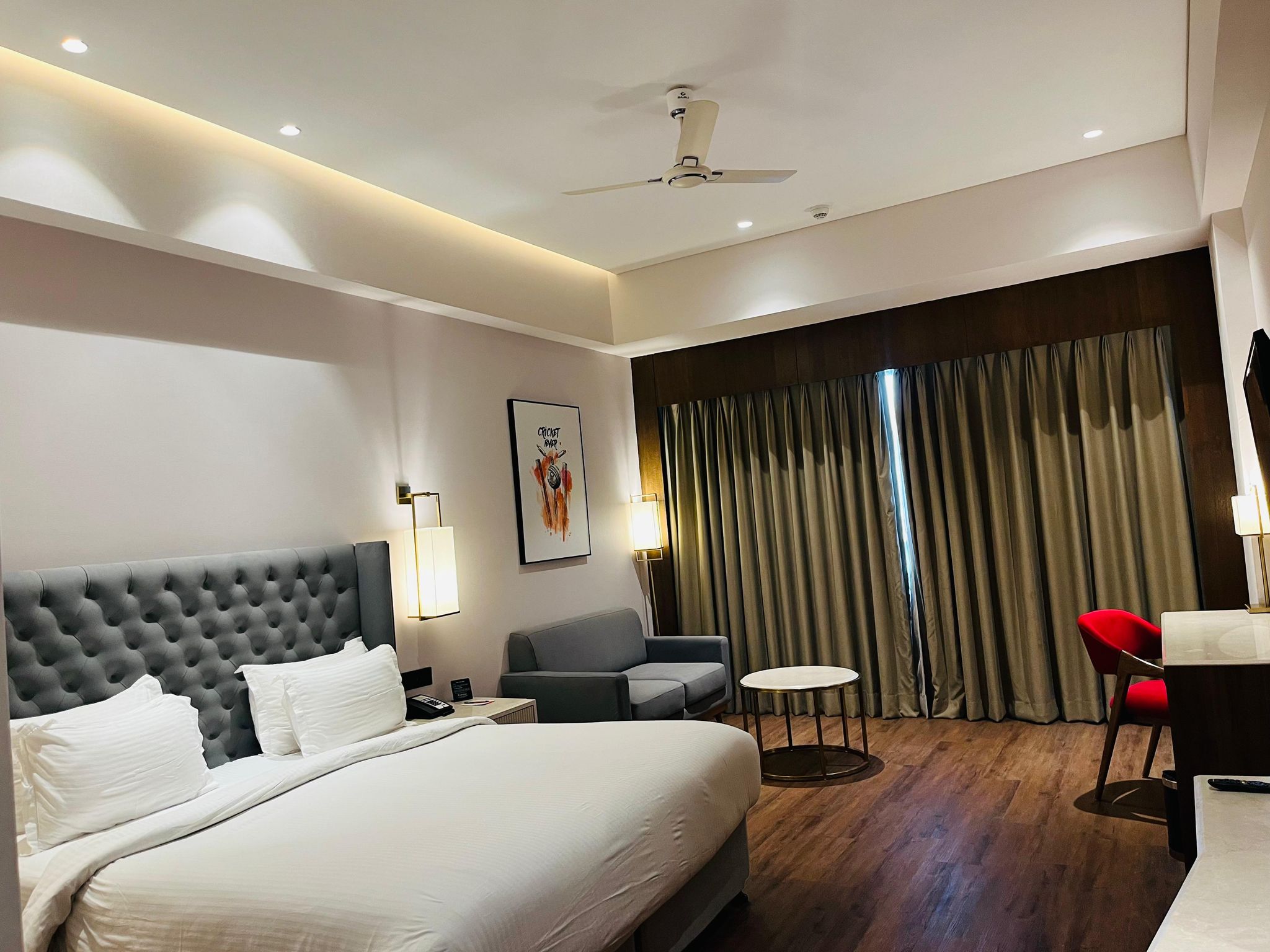 1 King Bed Room - Smoking