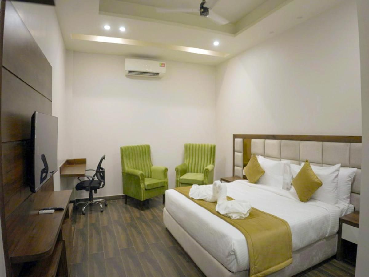 The Signet Suit Category