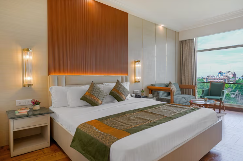 MK Hotel Deluxe Room with Refreshing Fruit Basket 8