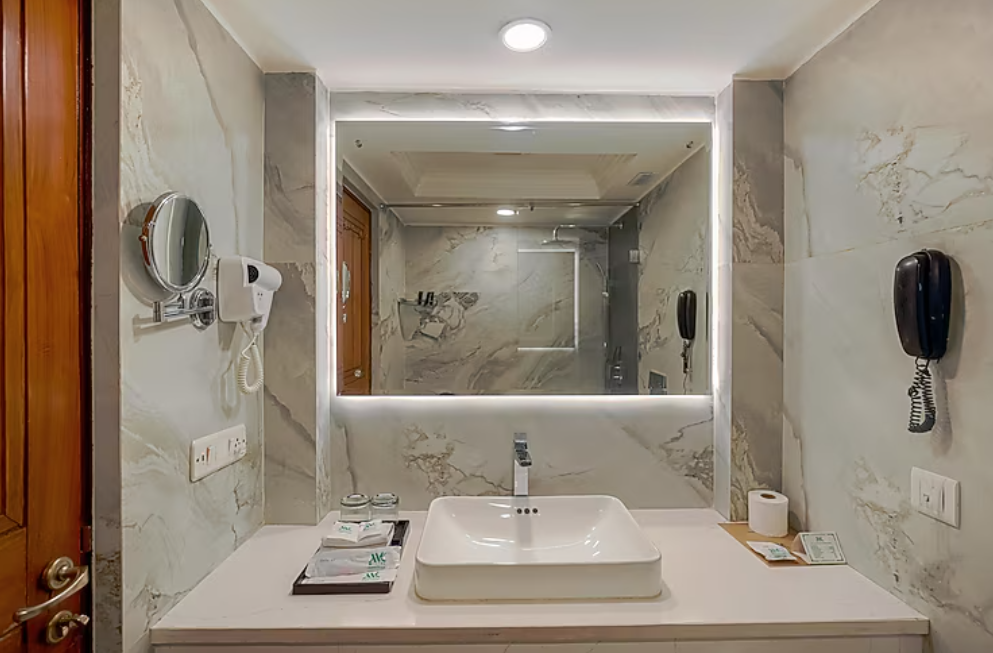 MK Hotel Deluxe Room with Refreshing Fruit Basket 2