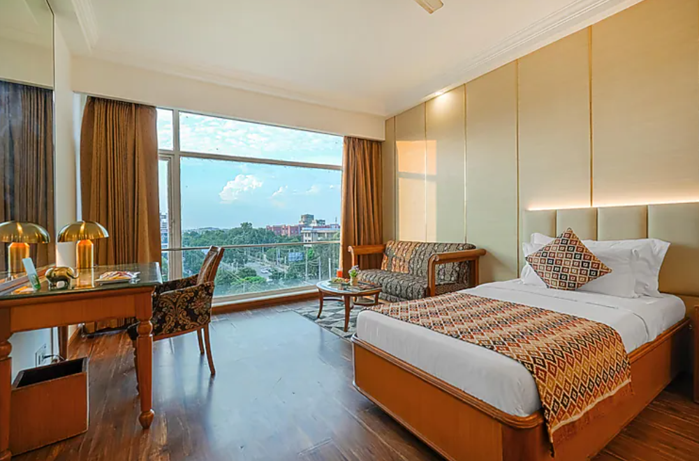 MK Hotel Deluxe Room with Refreshing Fruit Basket 6