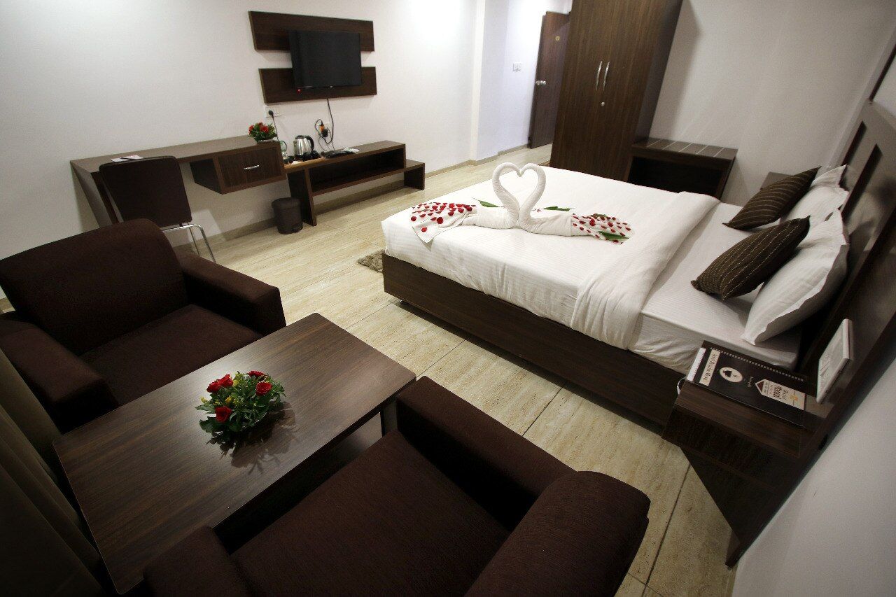 White House Inn Delux AC room 6