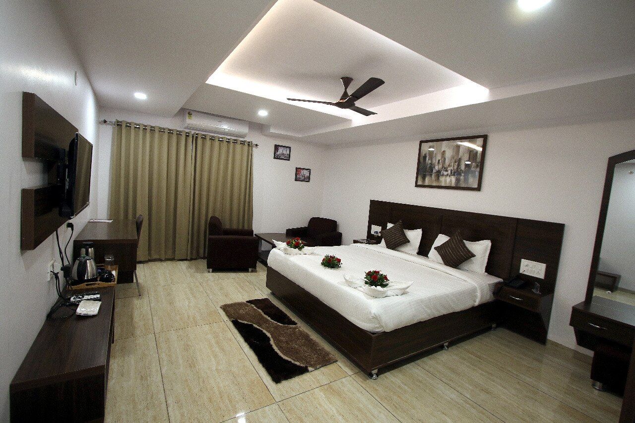 White House Inn Delux AC room 4