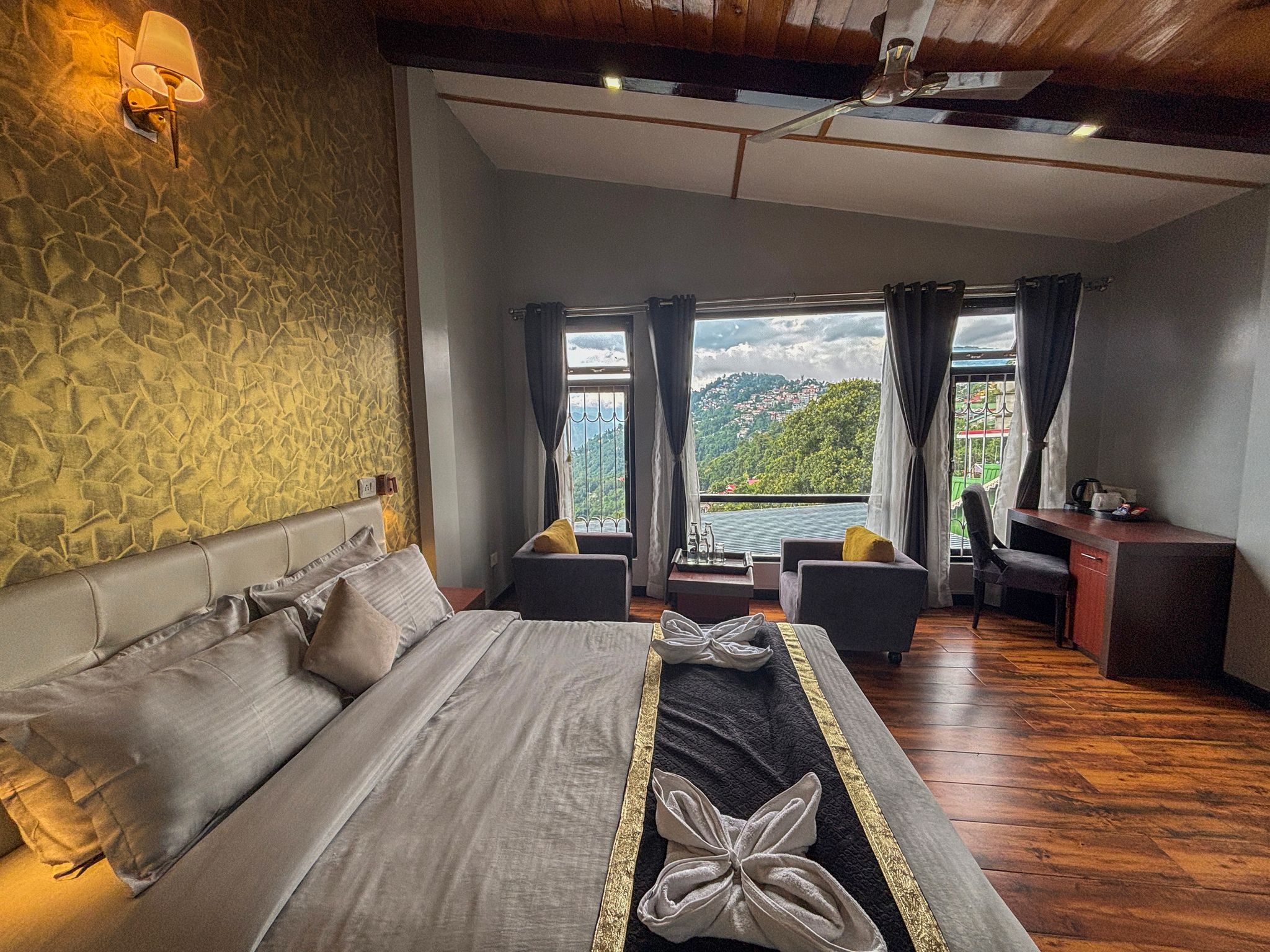 Premier Attic Mountain View