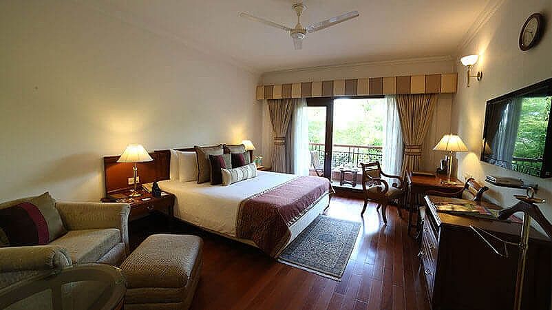 Executive Suite Room with Bathtub & Balcony