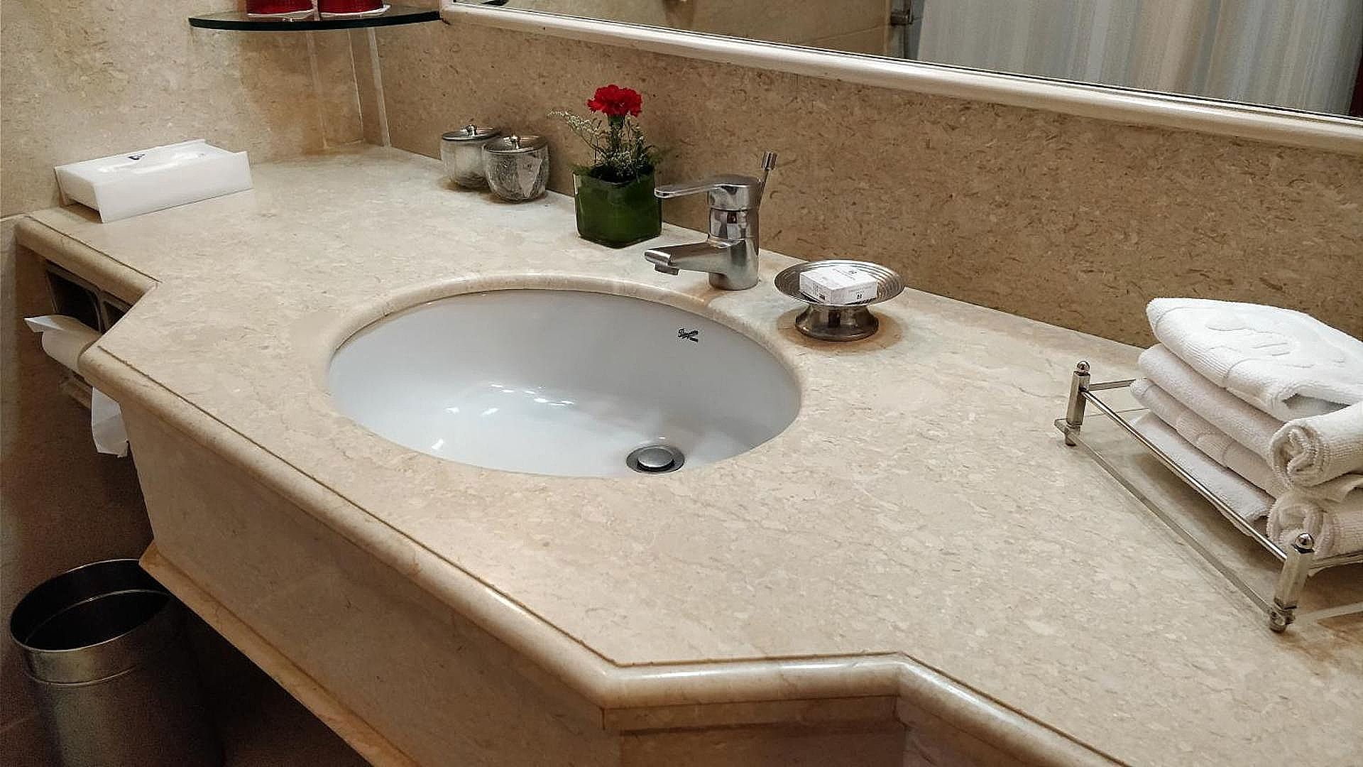 Jaypee Vasant Continental Deluxe Room 11