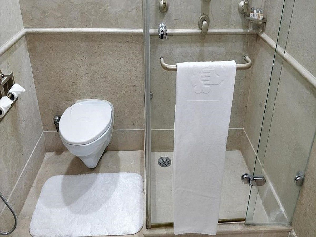 Jaypee Vasant Continental Deluxe Room 10