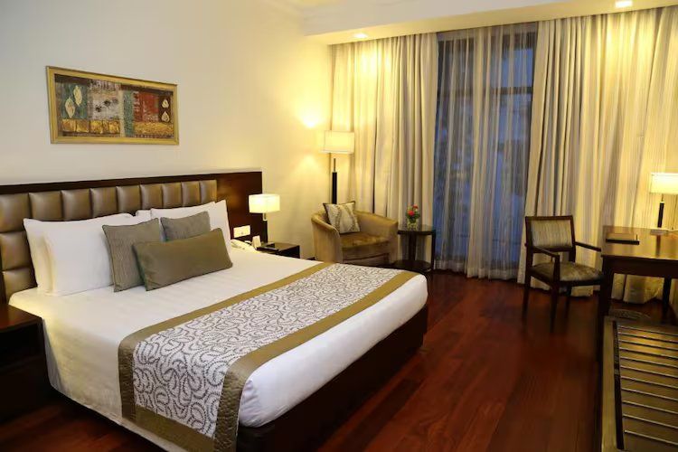 Manor Room (Valley View Tower)