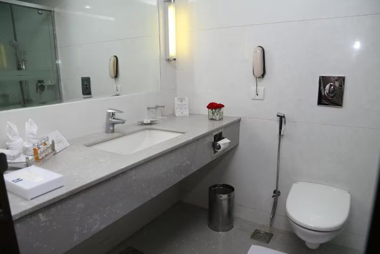 Manor Room (Valley View Tower)