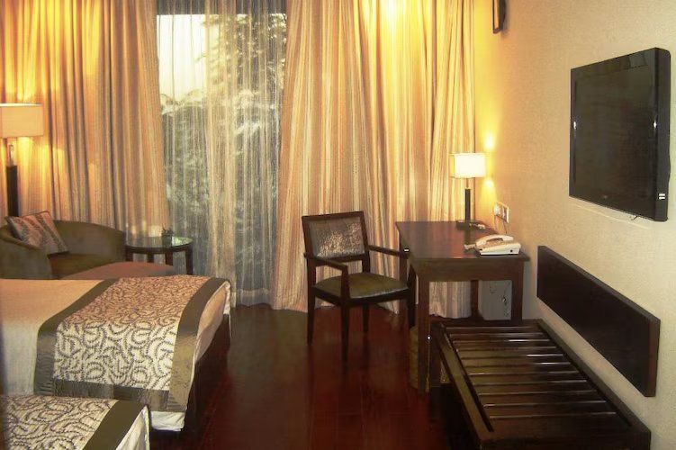 Manor Room (Valley View Tower)