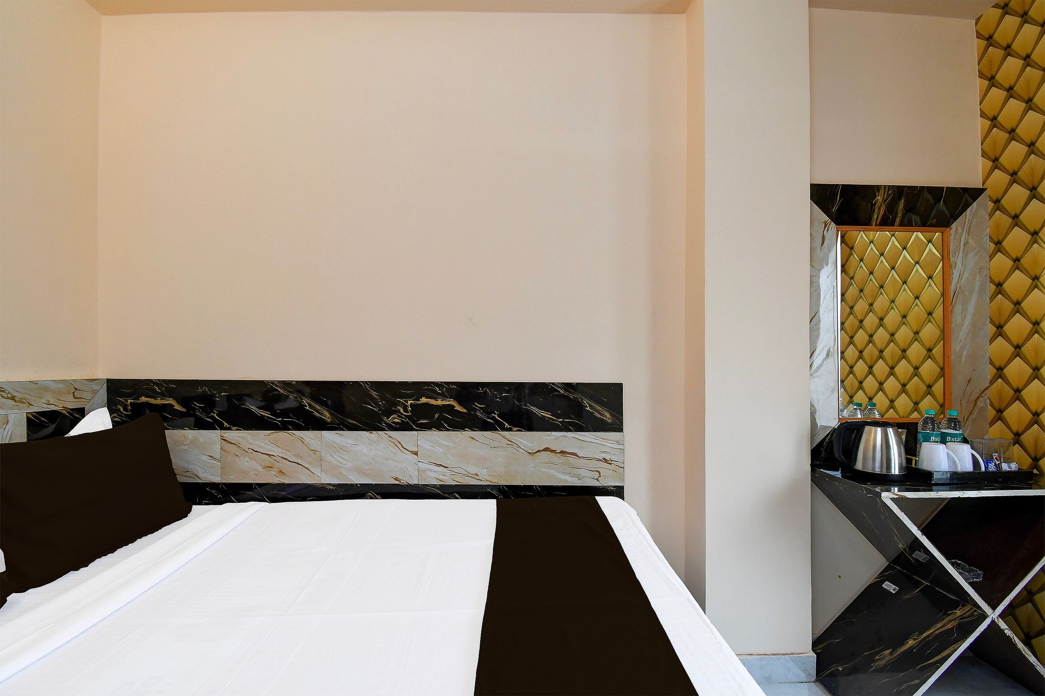 Hotel O Shivam Regency Near Acropolis Mall Classic 30