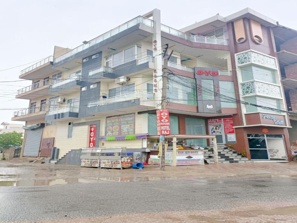 Hotel O Raj