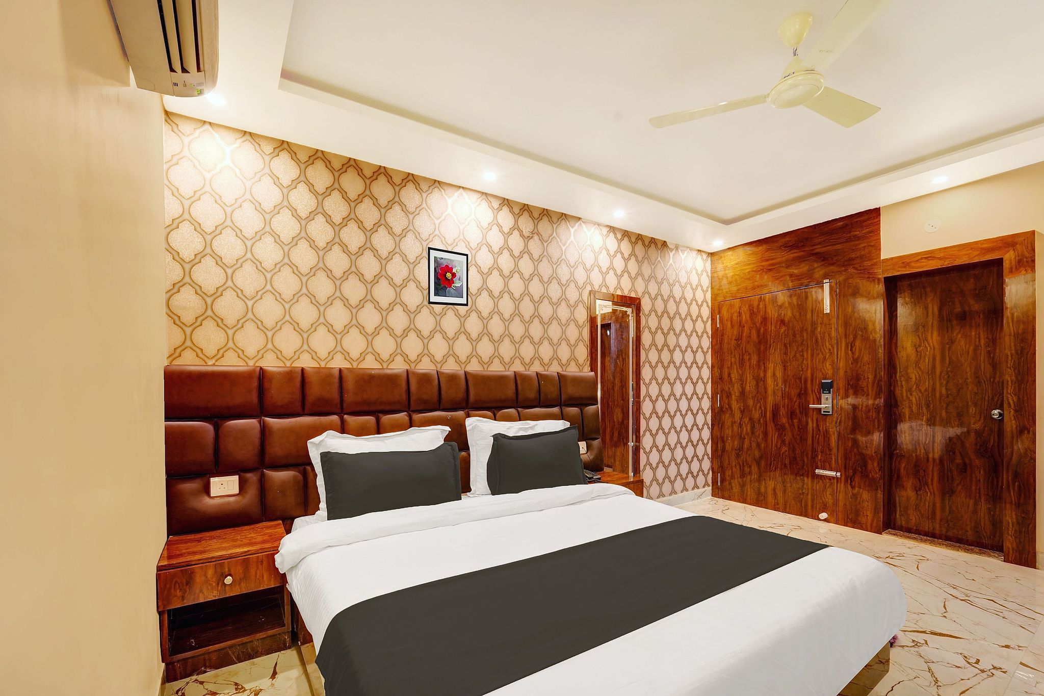 Super Townhouse OAK The Dev Regency Super Deluxe Room 12