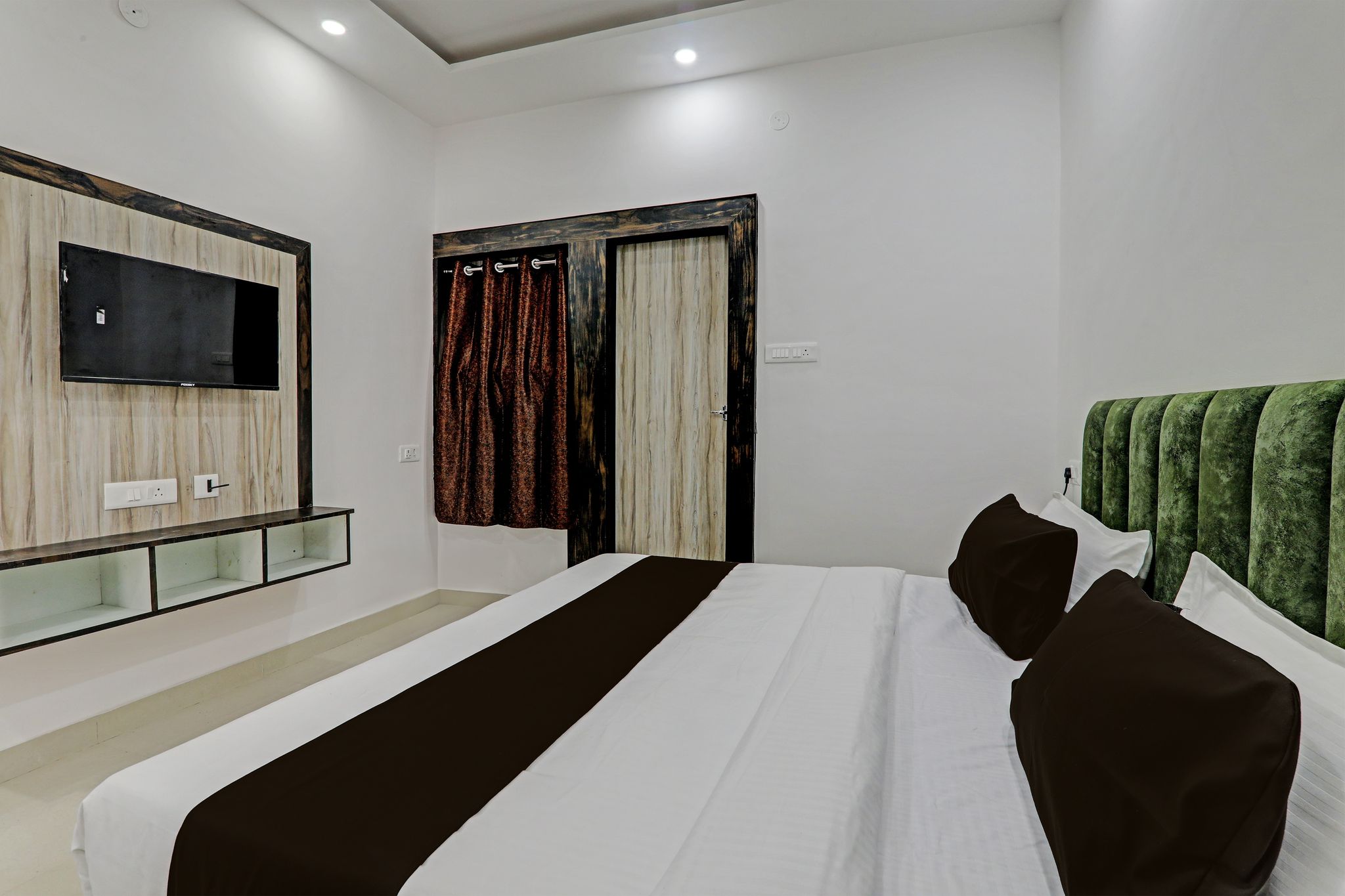 Super Hotel O 820943 Hotel The Vindh Classic 5