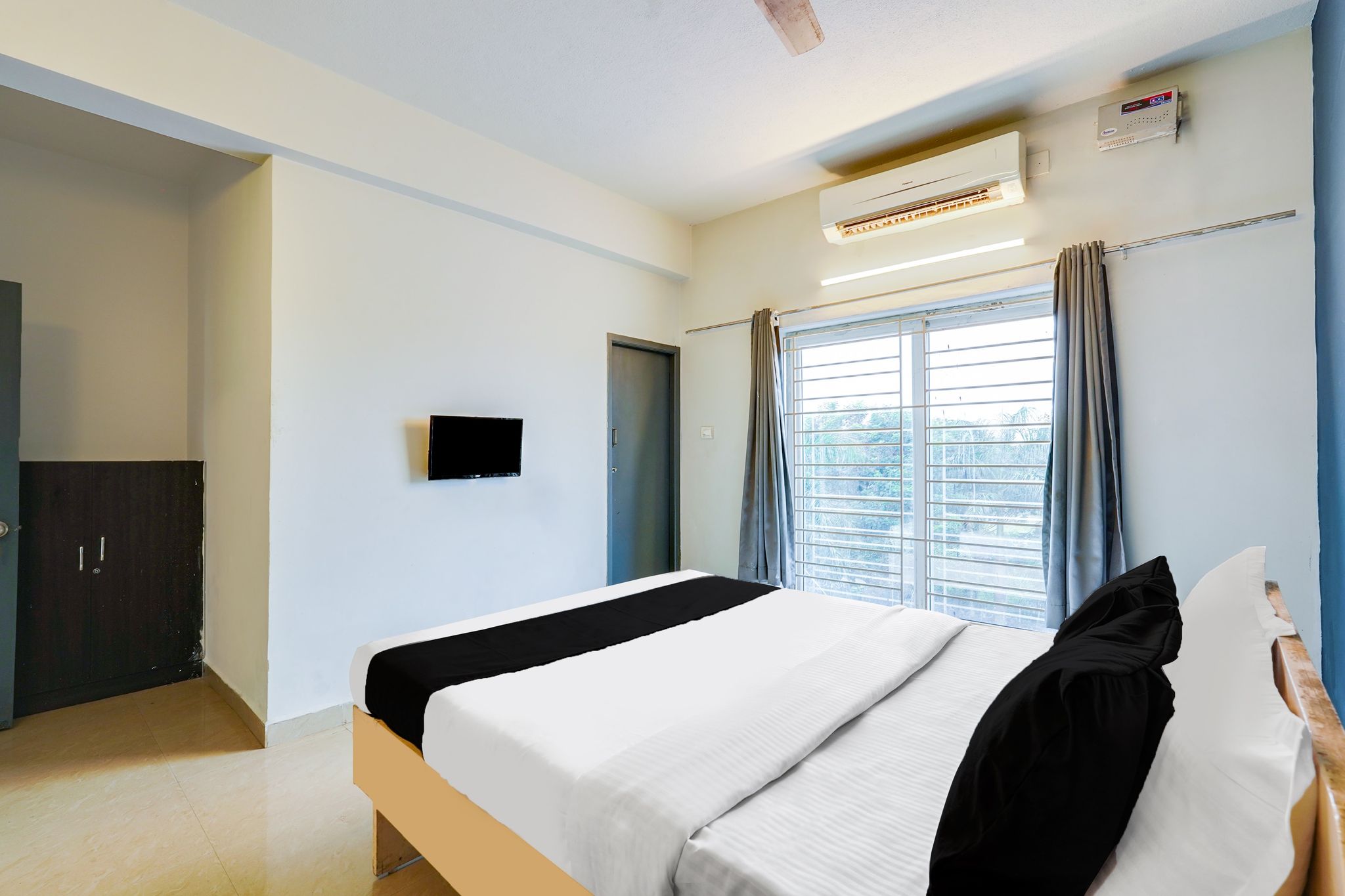 Super Hotel O ECR Stays Near Nemmeli Beach Formerly GVS Homes Classic 15