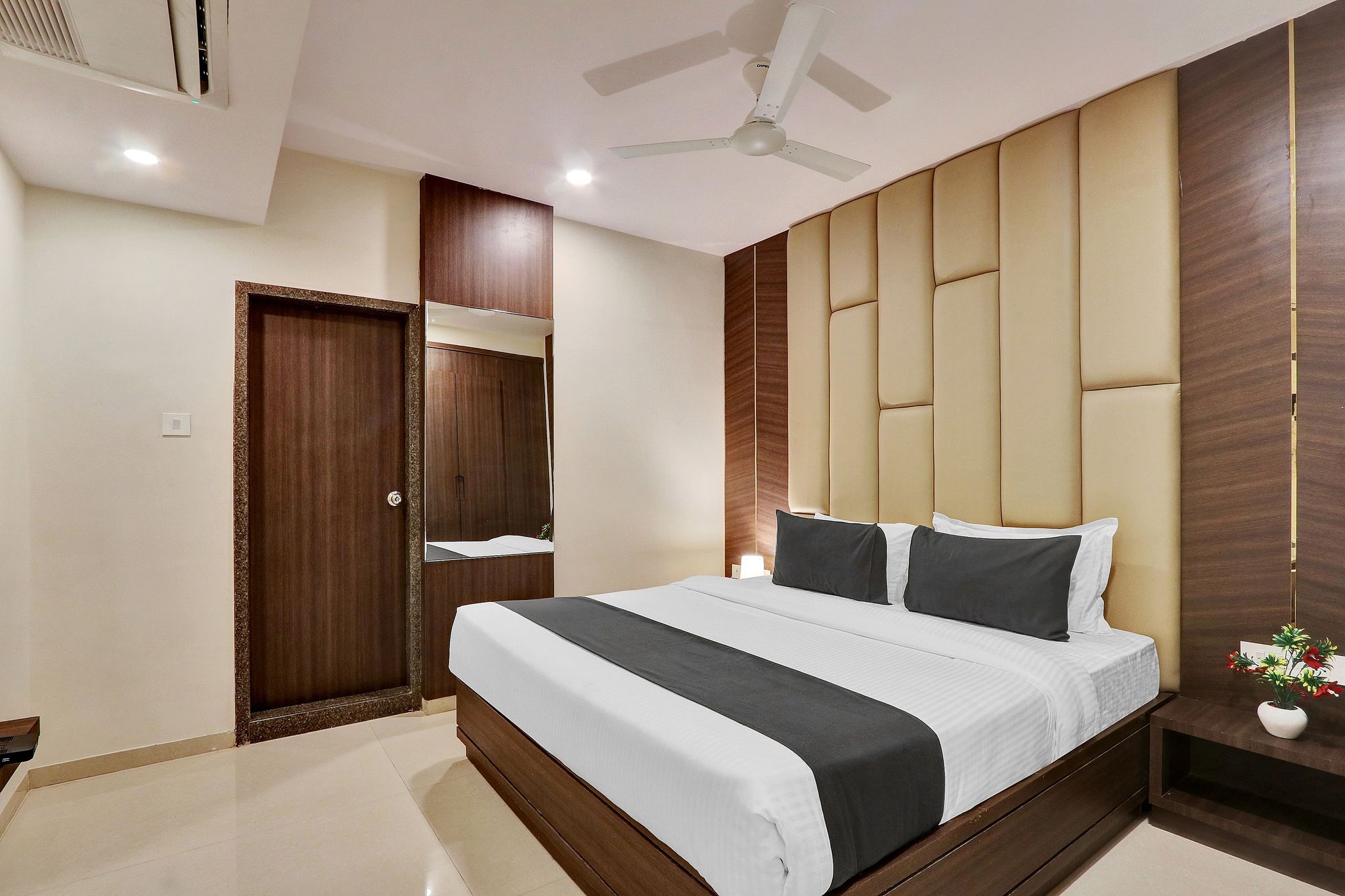 Townhouse Meghalaya Hotel - Gajuwaka Classic