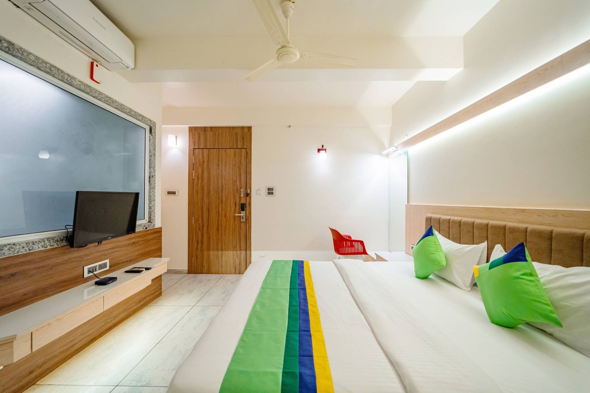 Treebo Sai Rekha Inn Deluxe Room 5