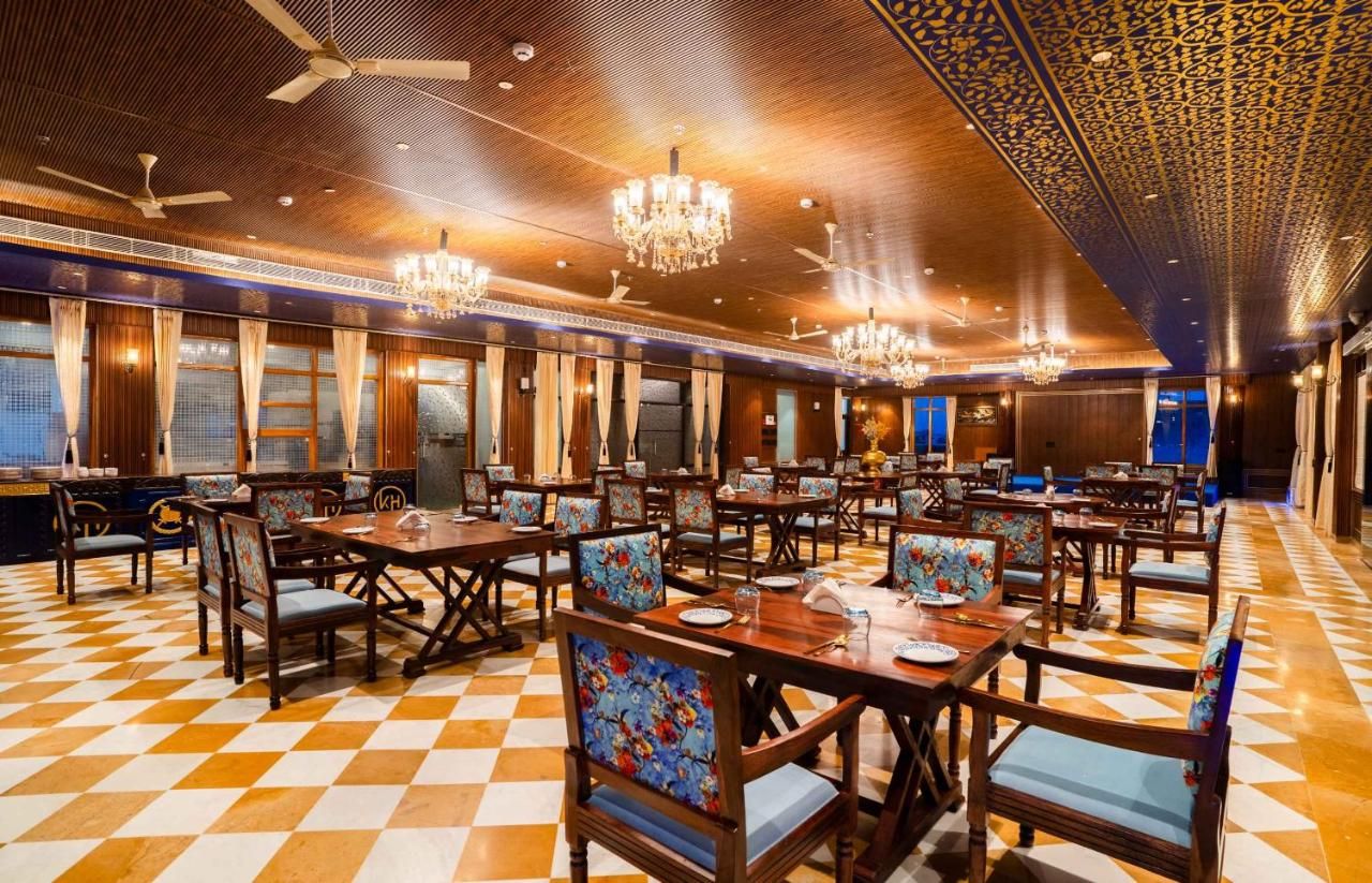Food & Dining