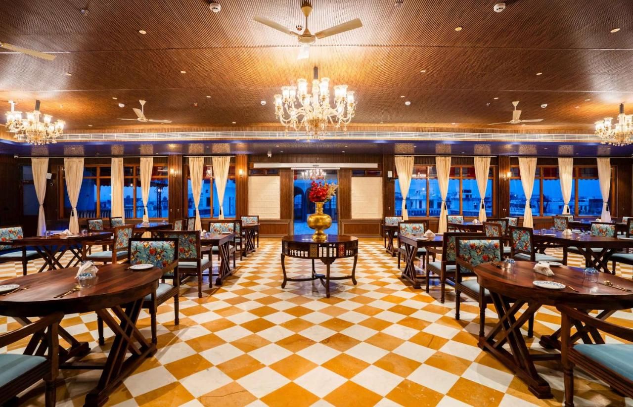 Food & Dining