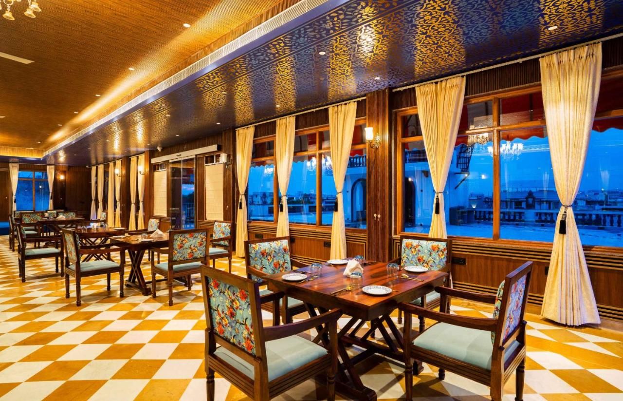 Food & Dining