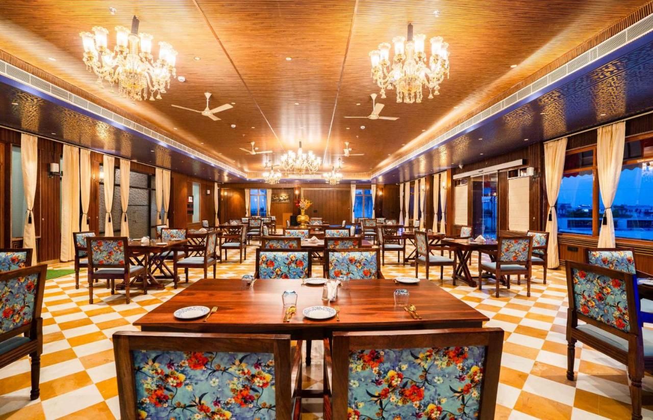 Food & Dining