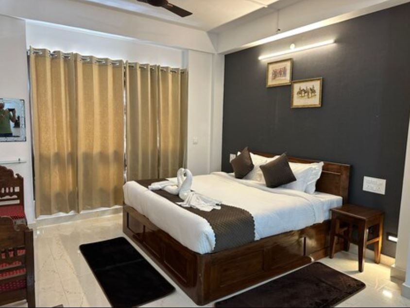 Captain Resorts Deluxe Room  3