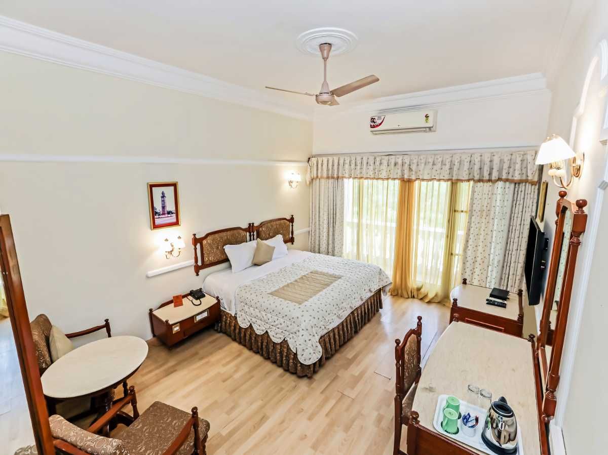 Lalitha Mahal Palace Hotel by Jungle Lodges Deluxe Room 4
