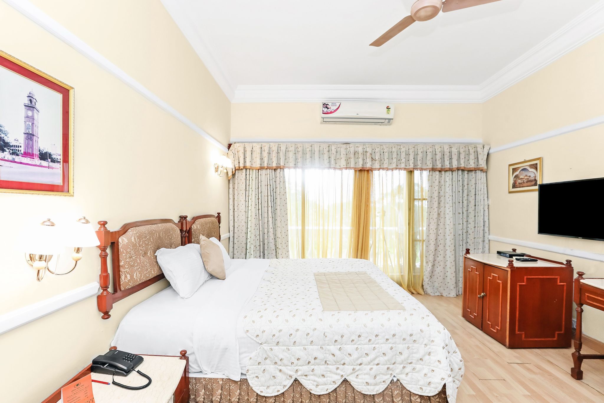 Lalitha Mahal Palace Hotel by Jungle Lodges Deluxe Room 3