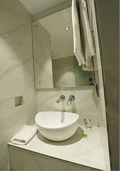 Nirulas Hotel (3 Min Walking Distance From metro Station) Standard Room 6