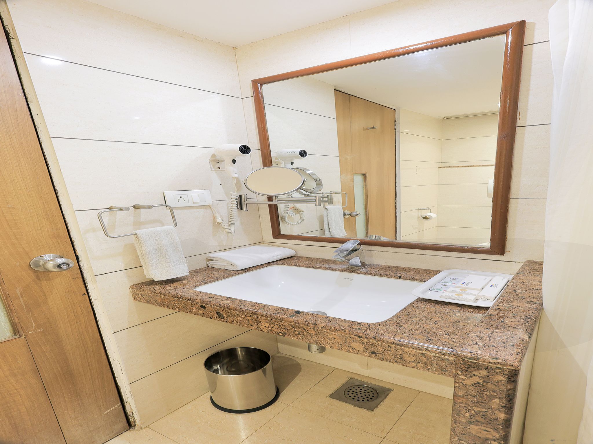 Palette by CheckIn Hotel Surya Vadodara Classic 3