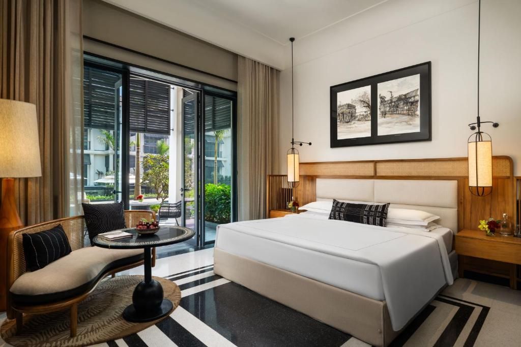 Luxury Suite Lake View with Sit-out