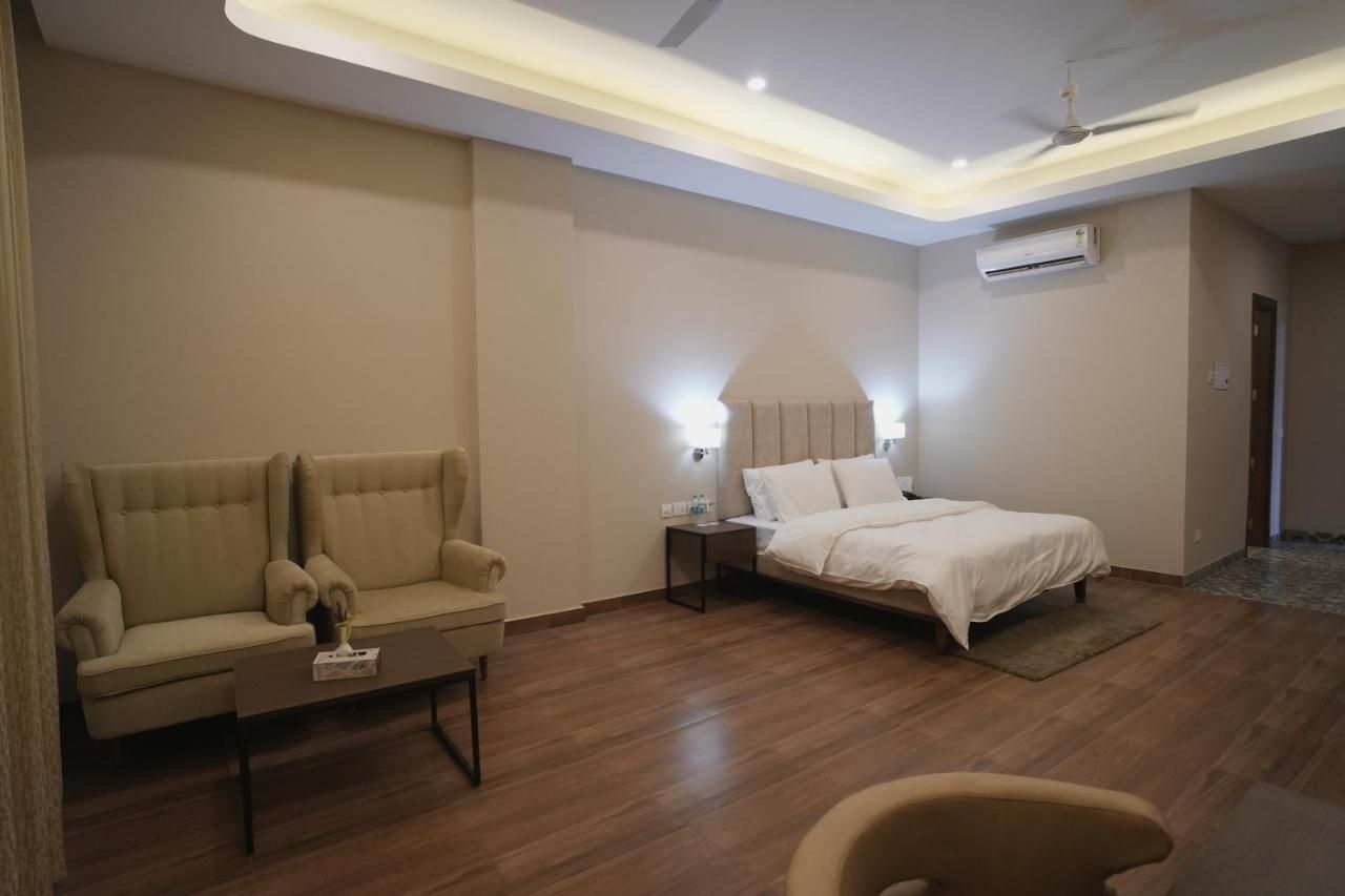 TDI Club Retreat, Sector 110 Deluxe Double Room 2