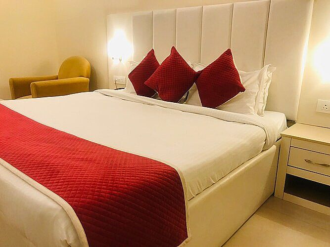 Tulip Palm Deluxe Room 3
