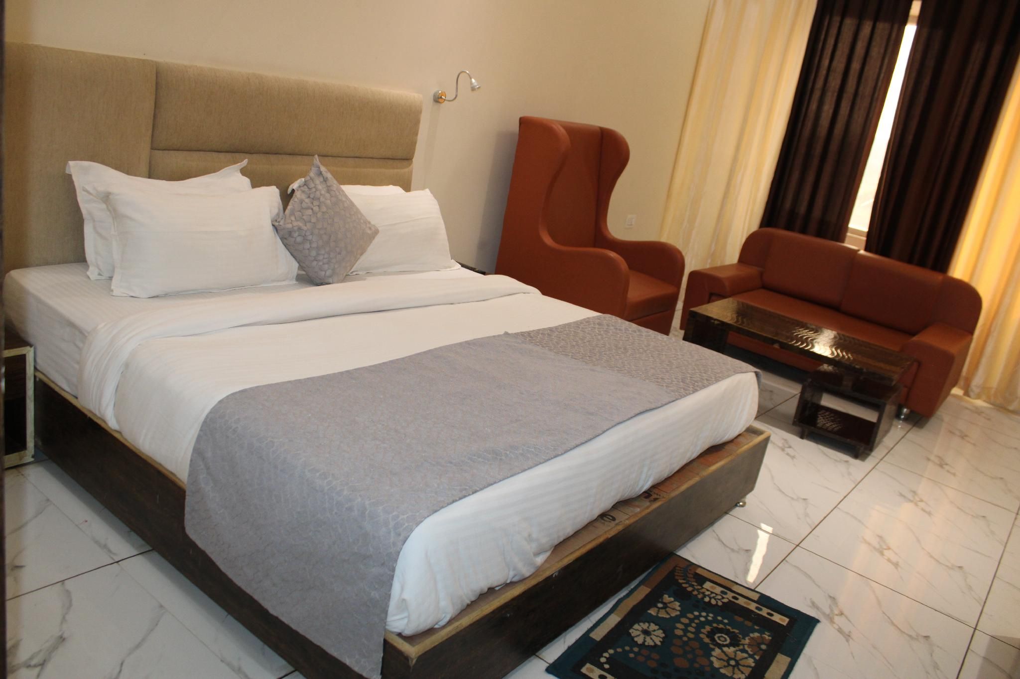 Hotel The Grand The Premium Deluxe 2