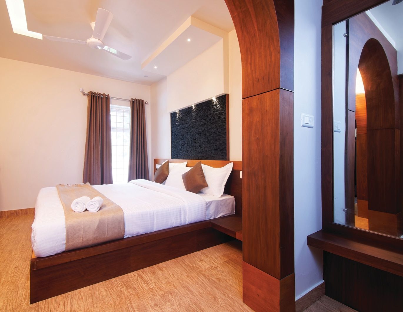 Golden Oak Pool View