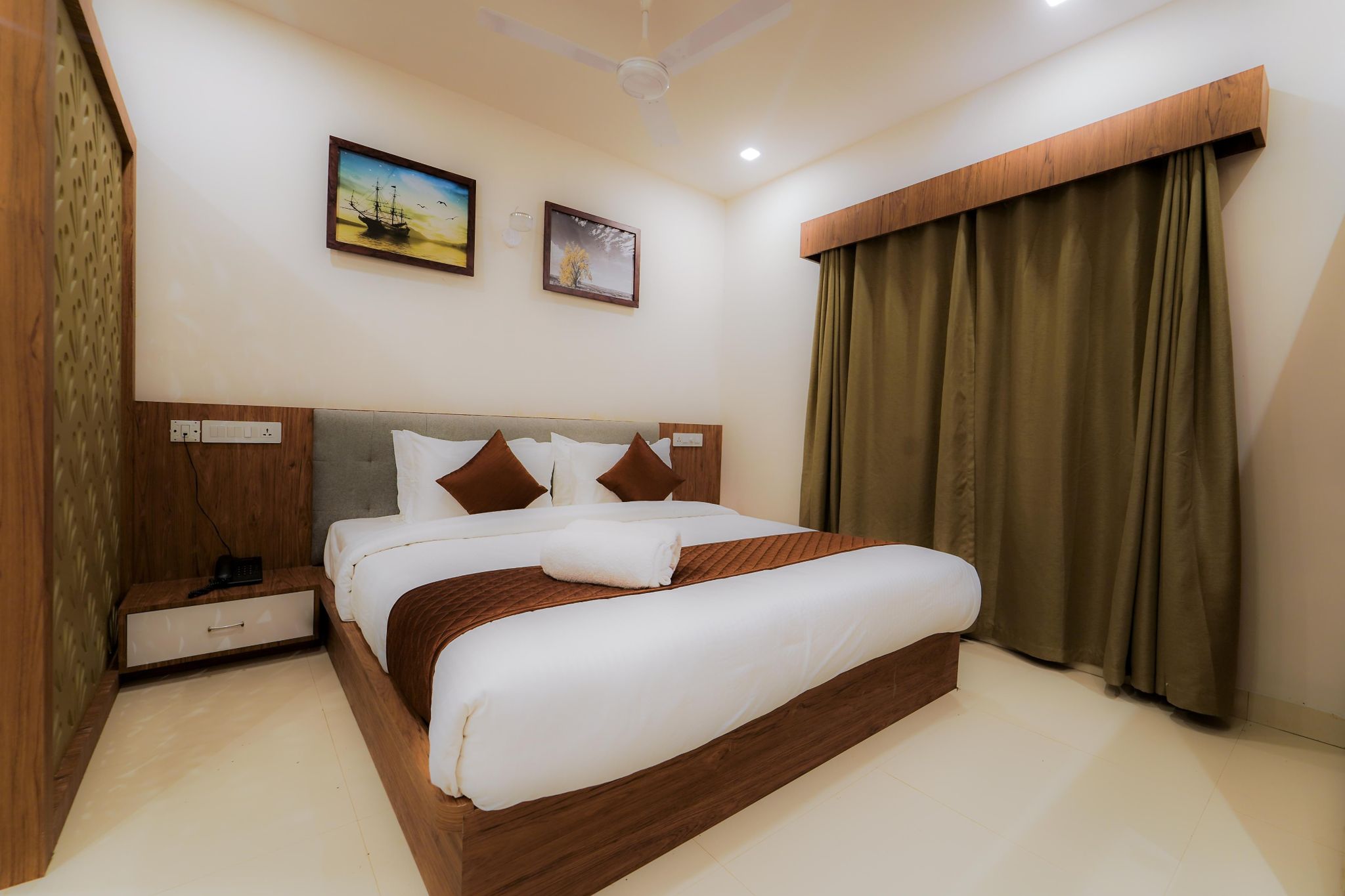 Golden Oak Pool View